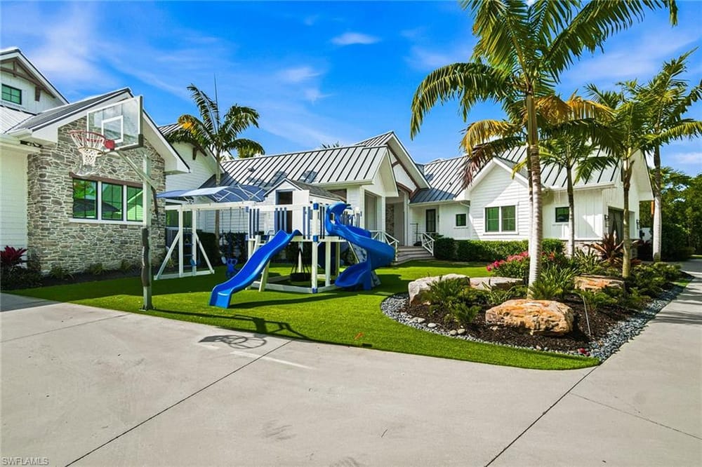 325 Cocohatchee Blvd. – #226007977 - Cocohatchee Estates