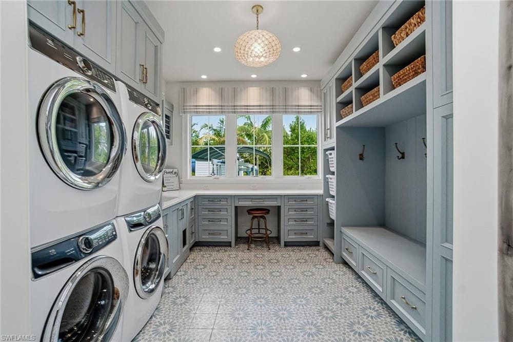 325 Cocohatchee Blvd. – #226007977 - Cocohatchee Estates
