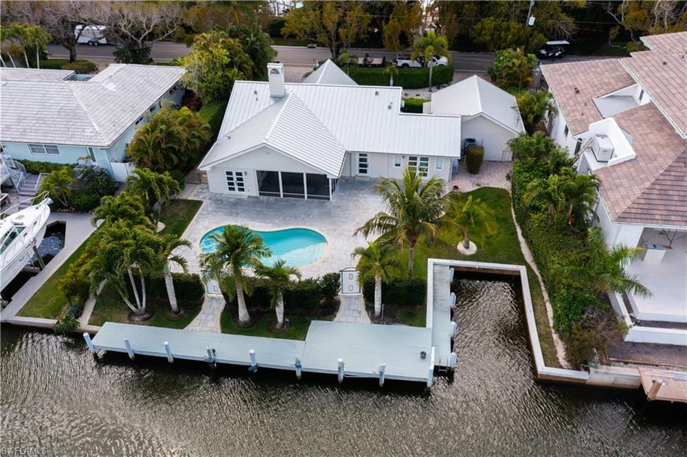 675 18th Ave. S – #226009754 - Aqualane Shores