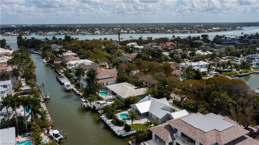 675 18th Ave. S – #226009754 - Aqualane Shores