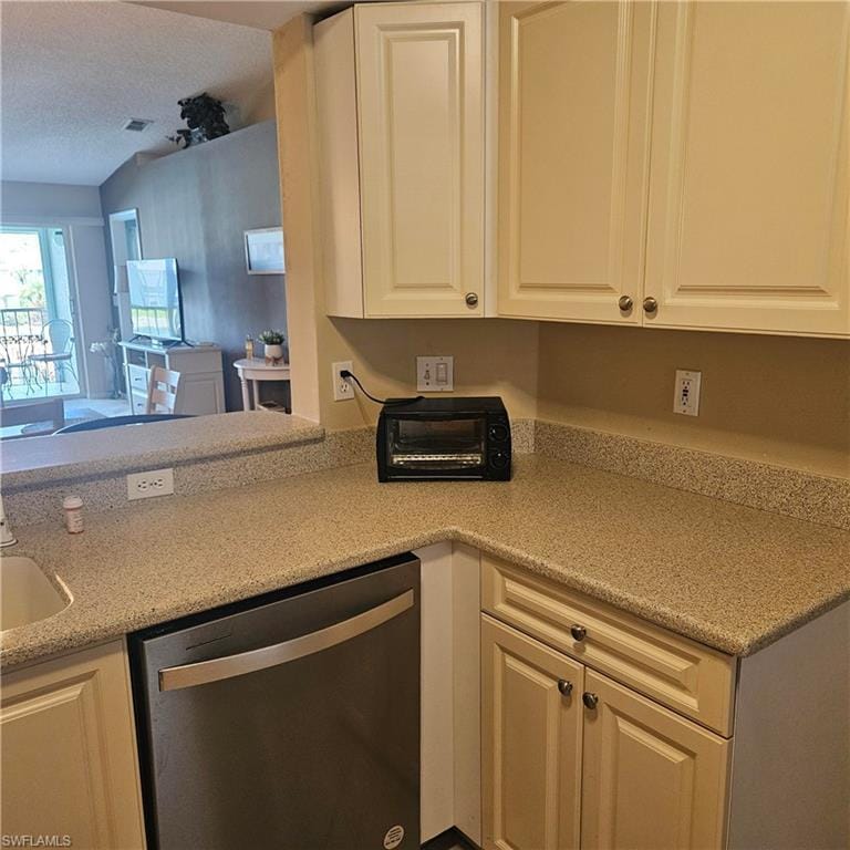 915 New Waterford Dr. H202 – #226011291 - Berkshire Lakes