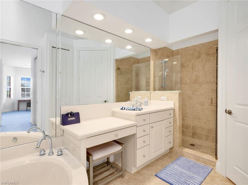 6422 Legacy Cir. 704 – #2026012892 - Lely Resort