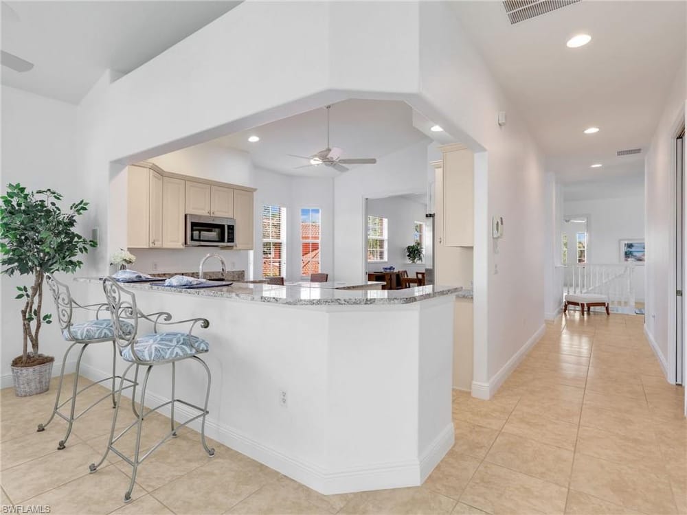 6422 Legacy Cir. 704 – #2026012892 - Lely Resort