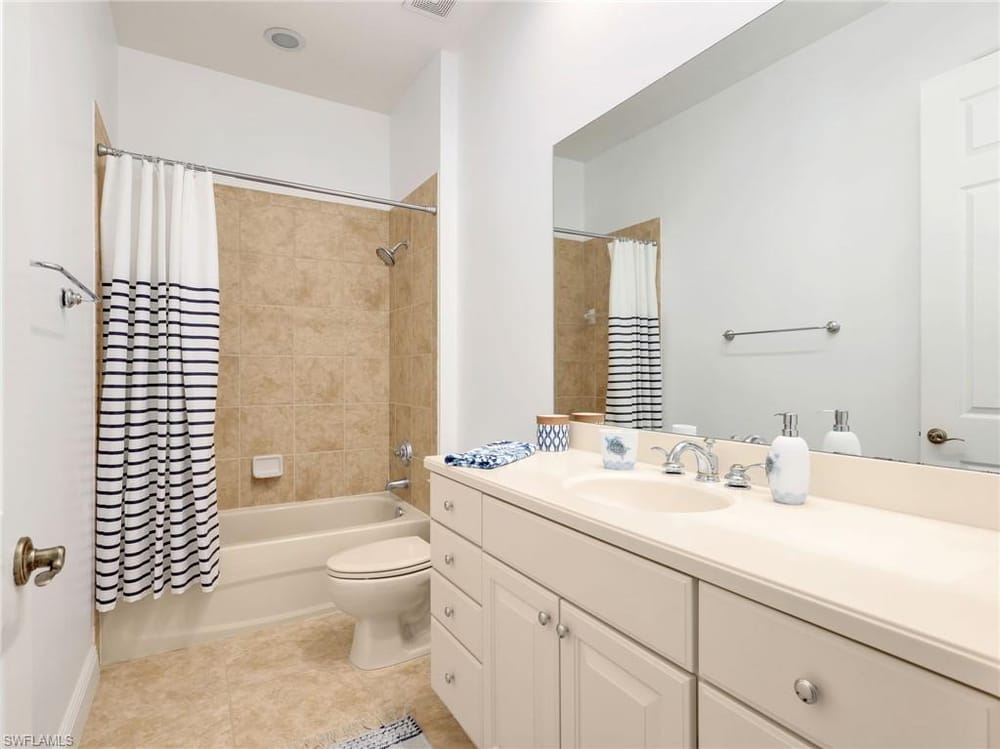 6422 Legacy Cir. 704 – #2026012892 - Lely Resort