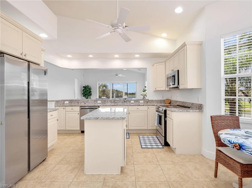 6422 Legacy Cir. 704 – #2026012892 - Lely Resort