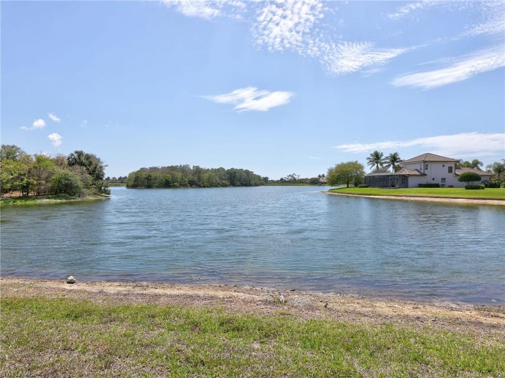 6422 Legacy Cir. 704 – #2026012892 - Lely Resort