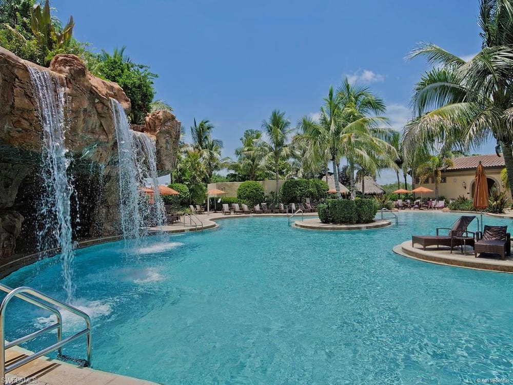 6442 Legacy Cir. 203 – #226017070 - Lely Resort