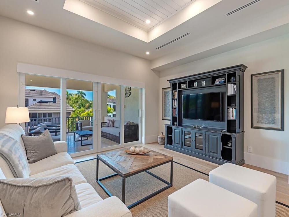 628 21st Ave. S – #226017409 - Aqualane Shores