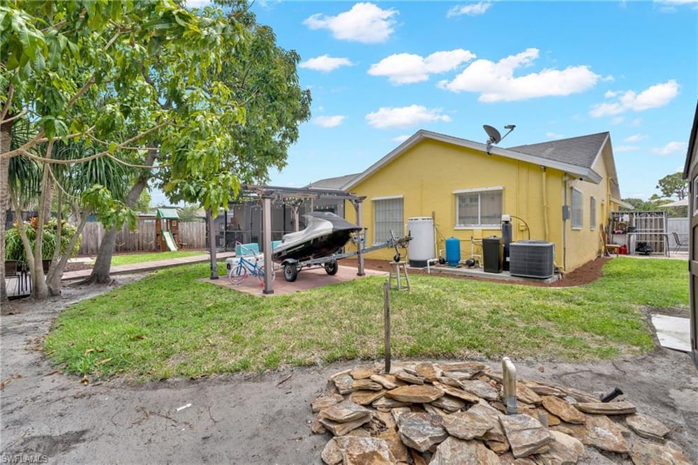 4587 25th Ct. SW – #226018581 - Golden Gate City