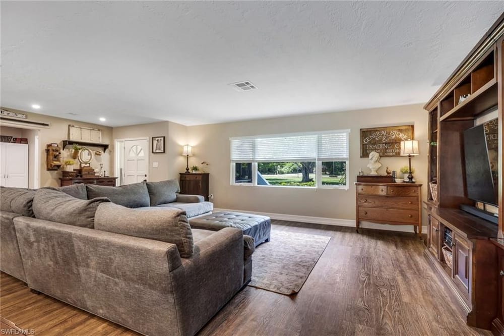 6101 Lancewood Way – #226018827 - Logan Woods