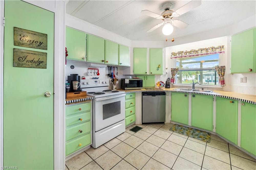 280 Grassy Key Ln. – #226019508 - West Wind Estates