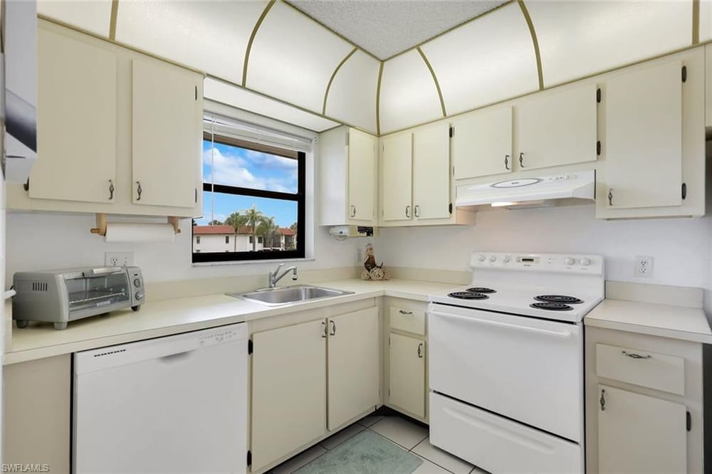 4338 27th Ct. SW 204 – #226020120 - Golden Gate