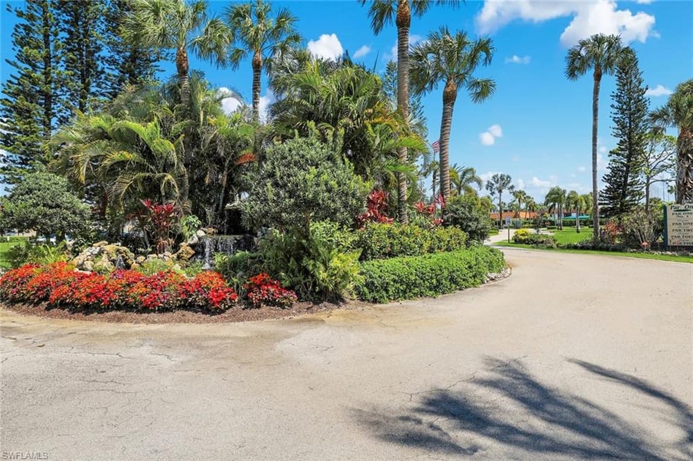 4338 27th Ct. SW 204 – #226020120 - Golden Gate