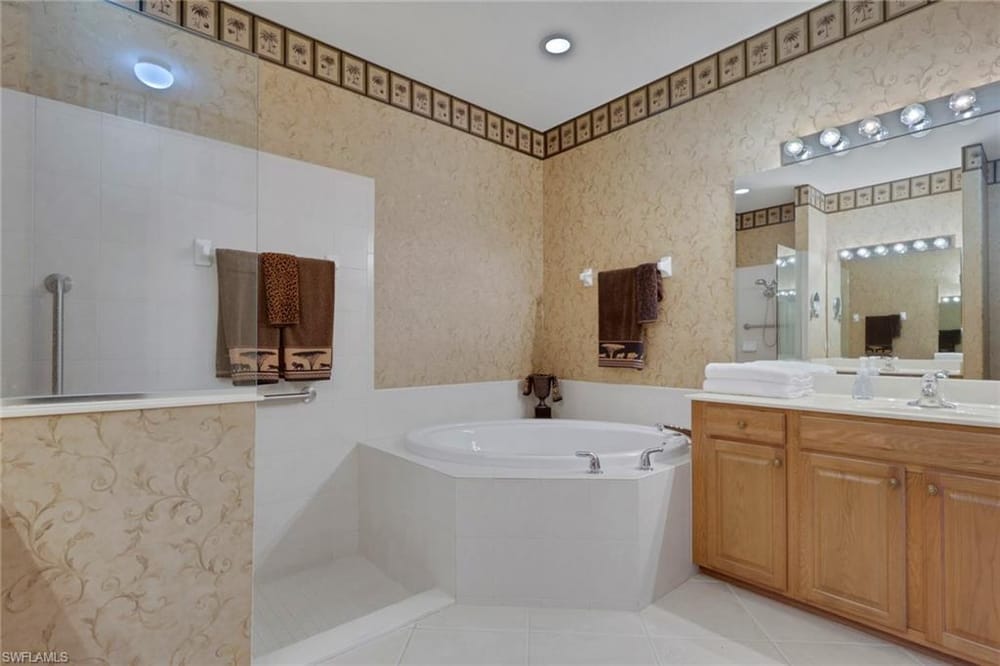 4660 Winged Foot Ct. 102 – #226020536 - Naples Lakes Country Club