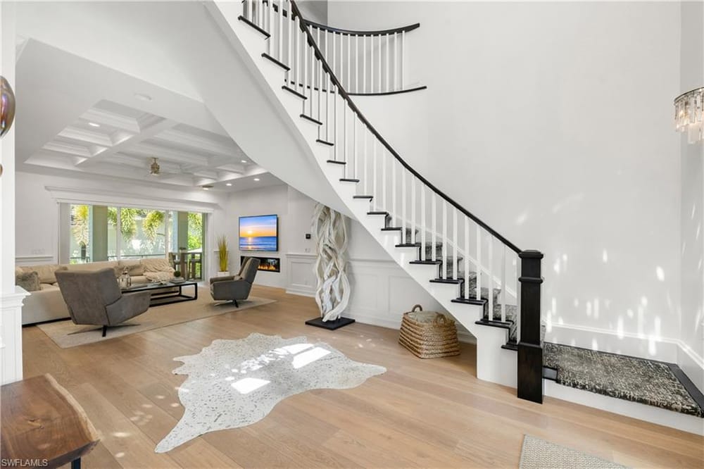 950 8th St. S – #226020603 - Olde Naples