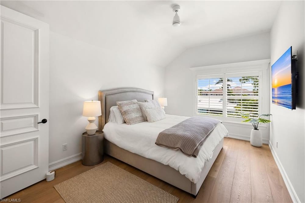950 8th St. S – #226020603 - Olde Naples