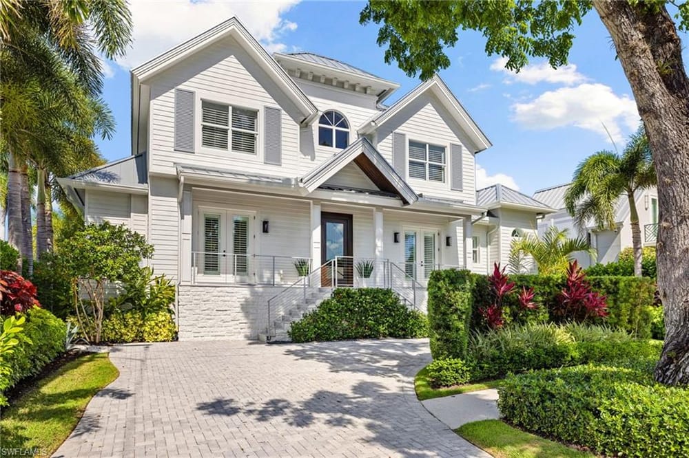950 8th St. S – #226020603 - Olde Naples