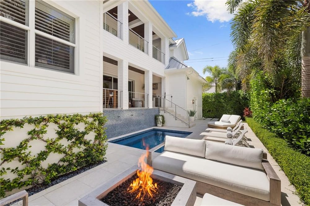 950 8th St. S – #226020603 - Olde Naples