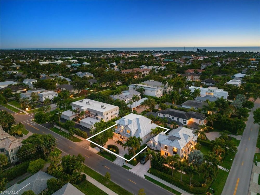 950 8th St. S – #226020603 - Olde Naples