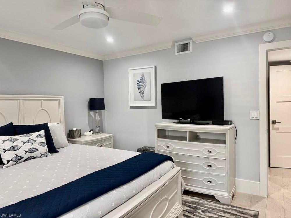 225 5th Ave. S 103 – #226021821 - Olde Naples