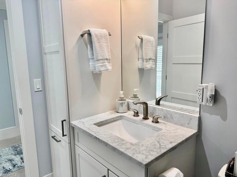 225 5th Ave. S 103 – #226021821 - Olde Naples