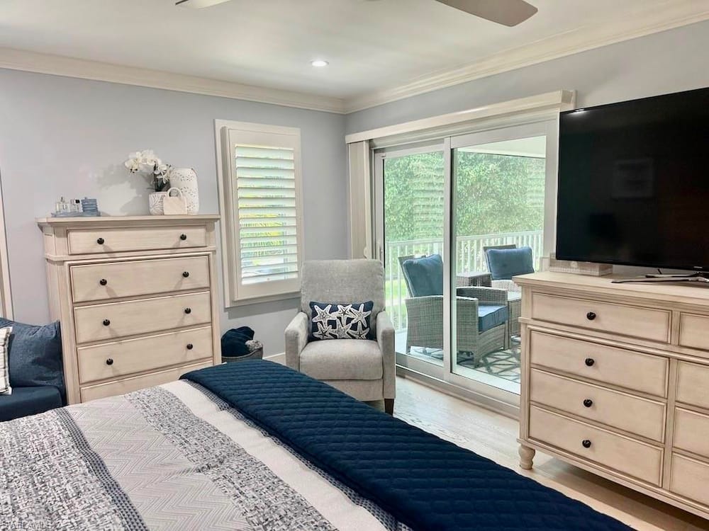 225 5th Ave. S 103 – #226021821 - Olde Naples