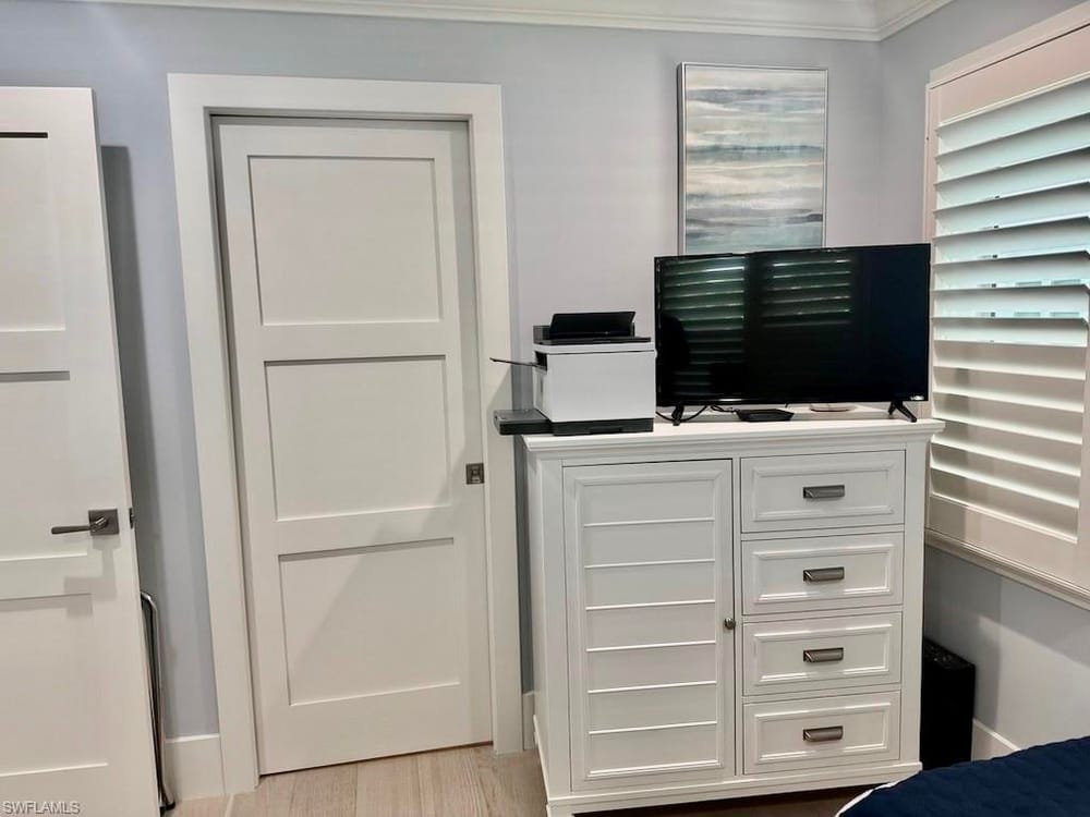 225 5th Ave. S 103 – #226021821 - Olde Naples