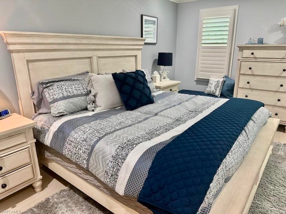 225 5th Ave. S 103 – #226021821 - Olde Naples