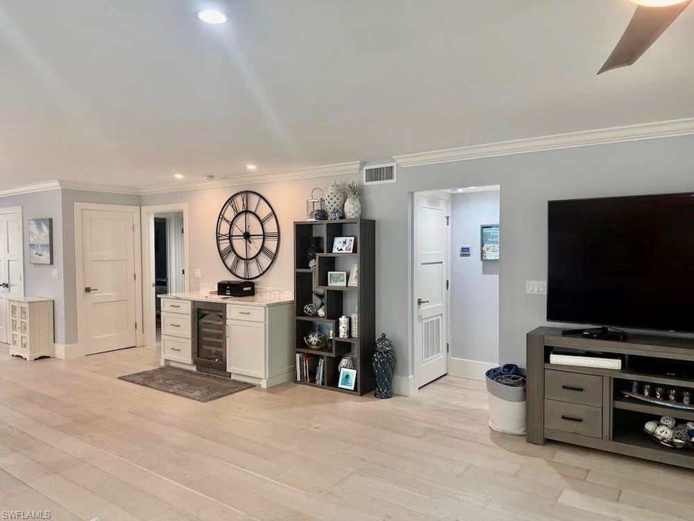 225 5th Ave. S 103 – #226021821 - Olde Naples