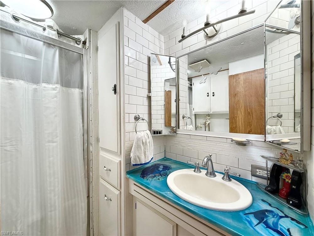 133 Redwood Ln. – #226022071 - Holiday Manor