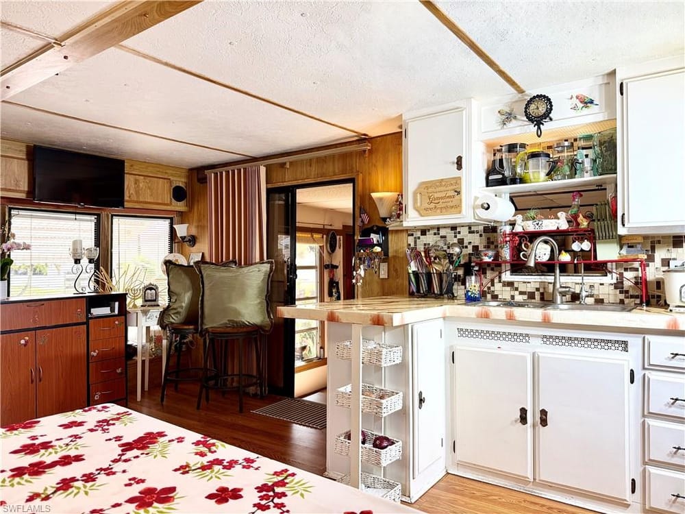 133 Redwood Ln. – #226022071 - Holiday Manor