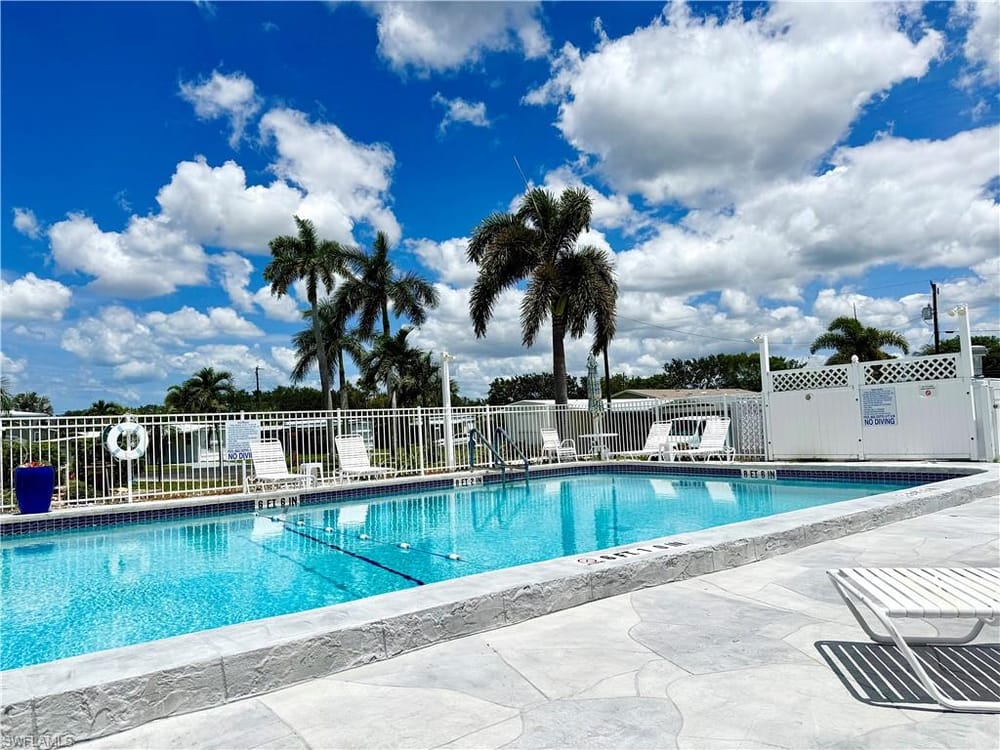 133 Redwood Ln. – #226022071 - Holiday Manor