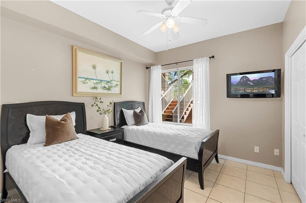 5470 16th Pl. SW 101 – #226022592 - Golden Gate City