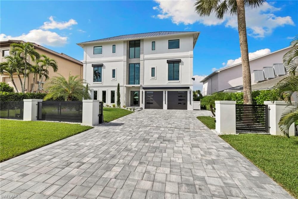 18 Pelican St. E – #226023652 - Isles Of Capri