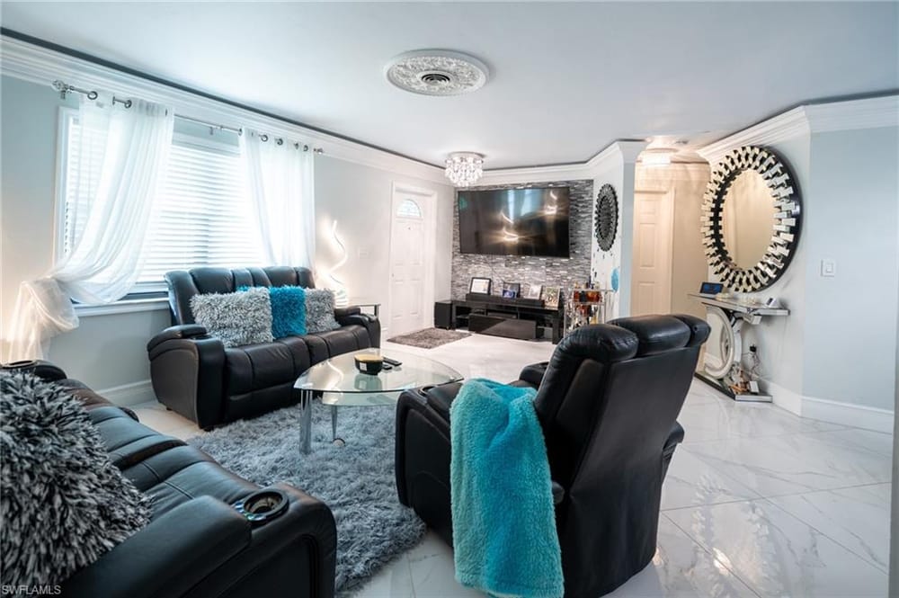 4636 25th Ave. SW – #226023982 - Golden Gate City