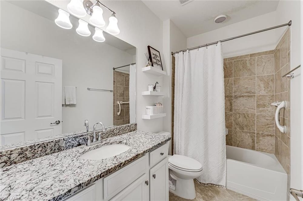 1427 Oceania Dr. S – #226024575 - Artesia
