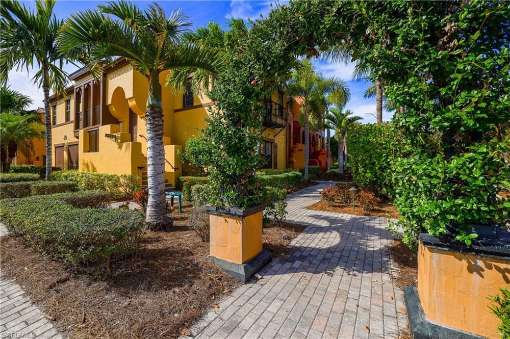 9041 Alturas St. 3803 – #226024620 - Lely Resort