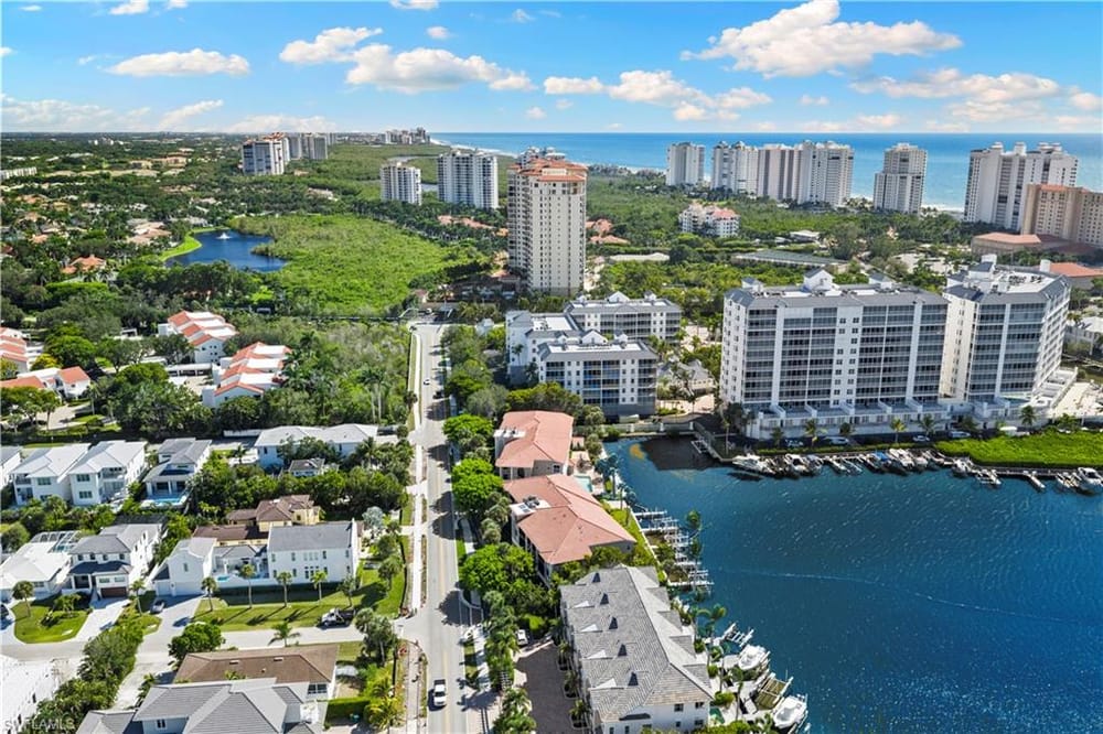 9101 Vanderbilt Dr. 302 – #226025103 - Vanderbilt Beach