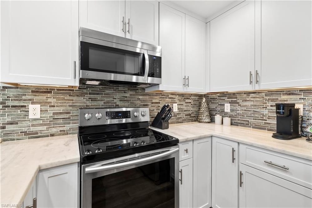 9101 Vanderbilt Dr. 302 – #226025103 - Vanderbilt Beach