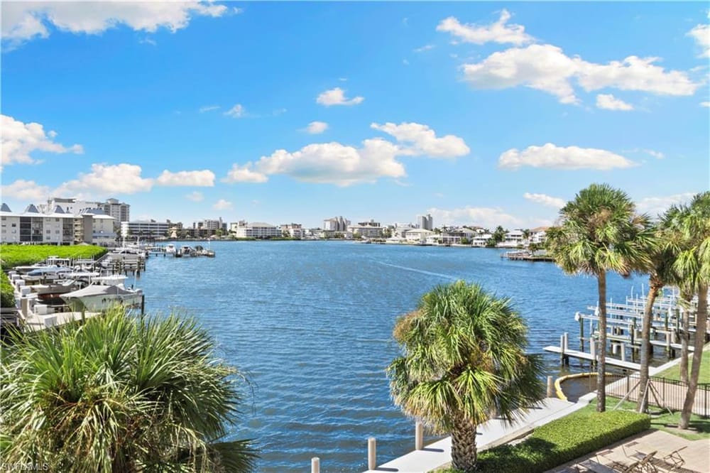 9101 Vanderbilt Dr. 302 – #226025103 - Vanderbilt Beach