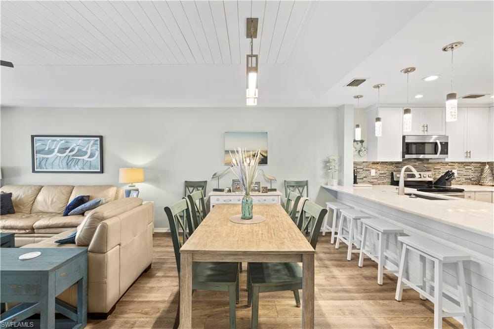 9101 Vanderbilt Dr. 302 – #226025103 - Vanderbilt Beach