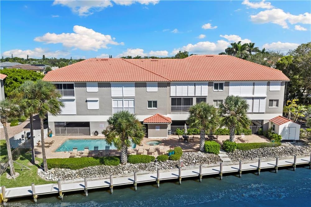 9101 Vanderbilt Dr. 302 – #226025103 - Vanderbilt Beach