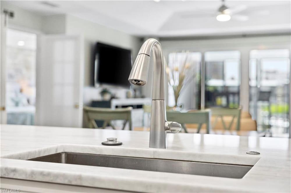 9101 Vanderbilt Dr. 302 – #226025103 - Vanderbilt Beach