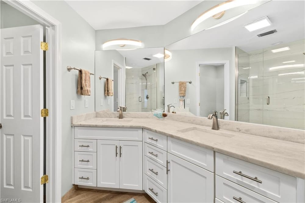 9101 Vanderbilt Dr. 302 – #226025103 - Vanderbilt Beach