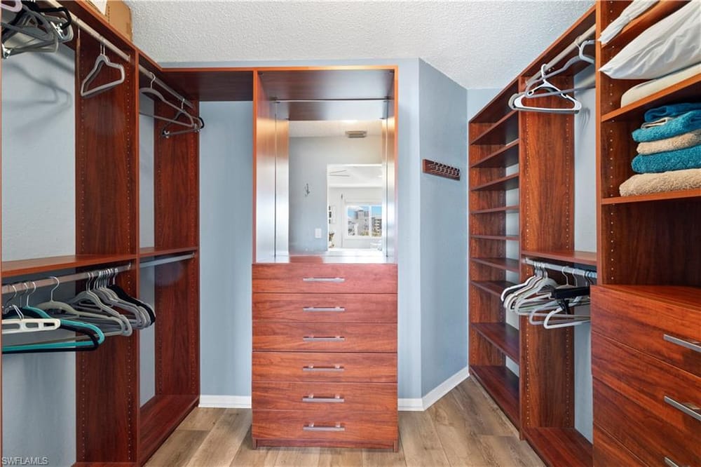 9101 Vanderbilt Dr. 302 – #226025103 - Vanderbilt Beach