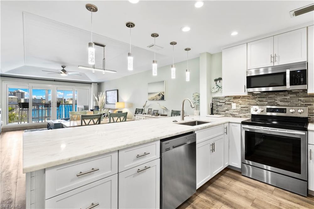 9101 Vanderbilt Dr. 302 – #226025103 - Vanderbilt Beach