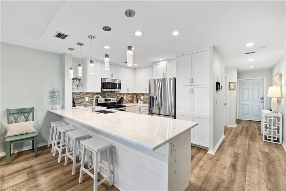 9101 Vanderbilt Dr. 302 – #226025103 - Vanderbilt Beach