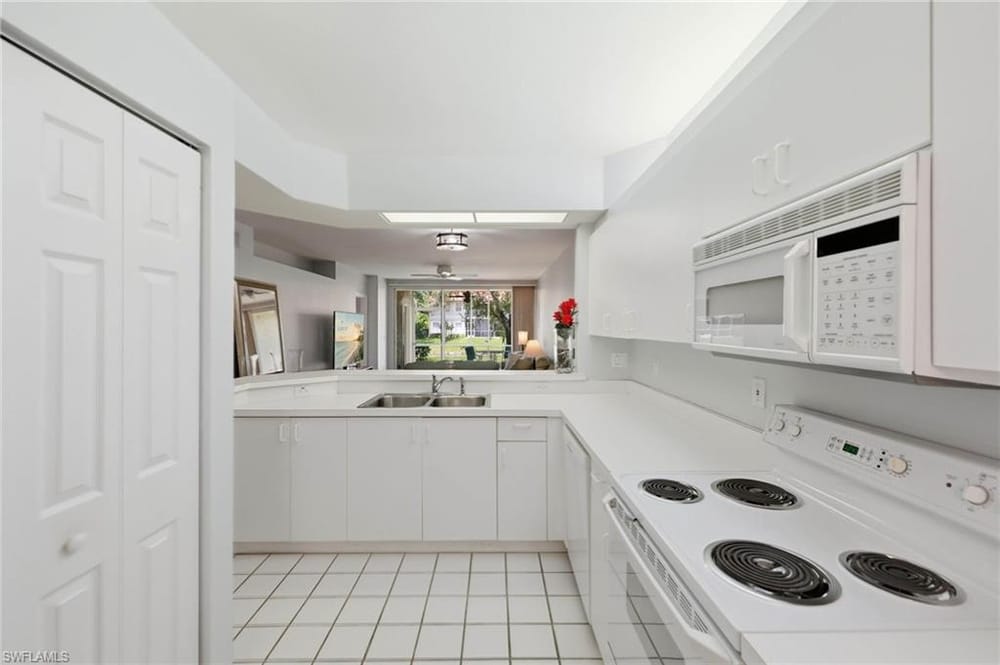 7577 Silver Trumpet Ln. 103 – #226025517 - Pipers Grove
