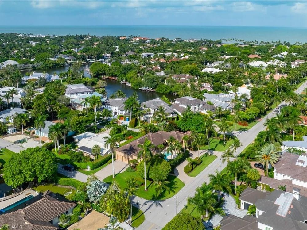 550 21st Ave. S – #226026963 - Aqualane Shores