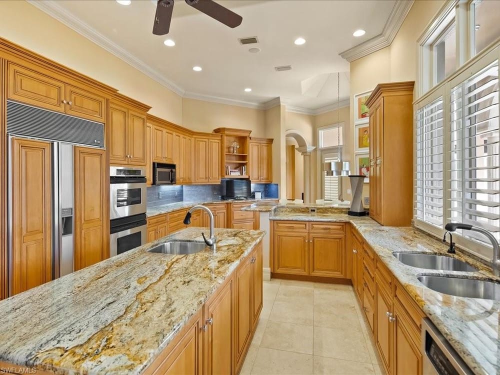 550 21st Ave. S – #226026963 - Aqualane Shores